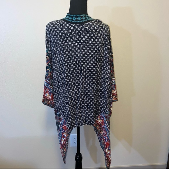 Flying Tomato Black and Teal Patterned Kimono - Picture 4 of 4